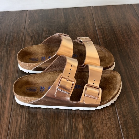 NWT BIRKENSTOCK Arizona Soft Footbed Metallic Sandals - Picture 11 of 14